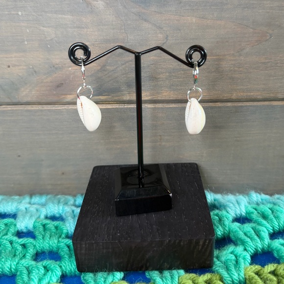 Sea Shell Dangle Earrings - Picture 4 of 6